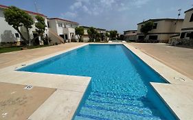 Apartamento bajo con jardín y piscina - FORCAT.
