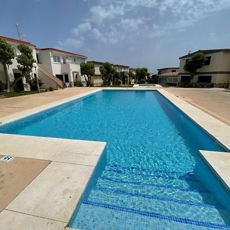 Apartamento bajo con jardín y piscina - FORCAT. Ciutadella  Exterior foto