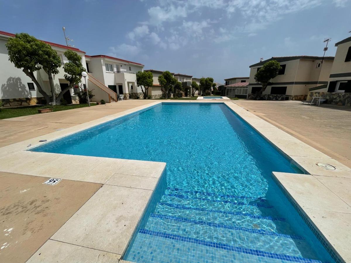 Apartamento bajo con jardín y piscina - FORCAT. Ciutadella  Exterior foto