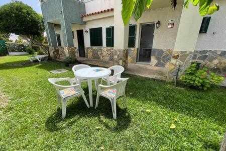Apartamento bajo con jardín y piscina - FORCAT. Ciutadella  Exterior foto