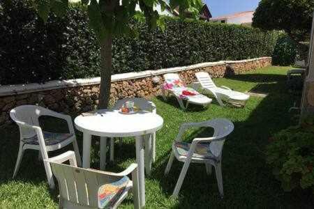 Apartamento bajo con jardín y piscina - FORCAT. Ciutadella  Exterior foto